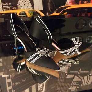Joey O black w/ bow heels
